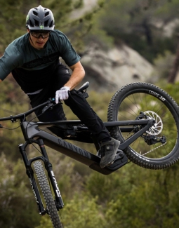 Canyon rilancia le e-mountain bike Spectral:ON e Torque:ON con una batteria da 800 Wh